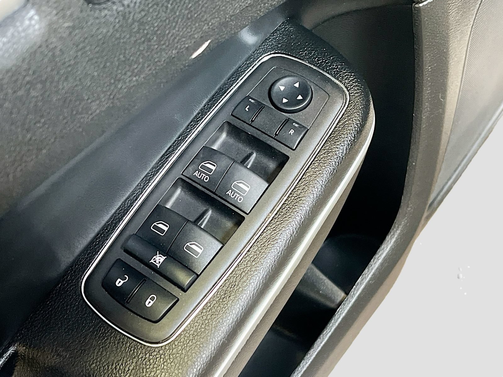 Used 2023 Chrysler 300 Touring RWD image 17