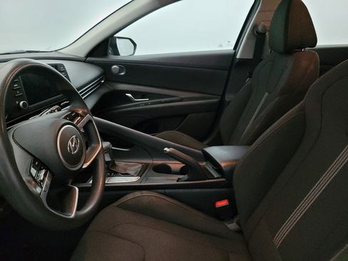 Used 2021 Hyundai Elantra SE FWD image 17