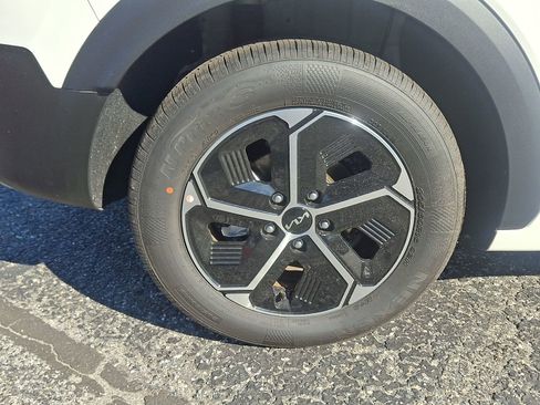 New 2025 Kia Niro EX w/ EX Cold Weather Package image 10