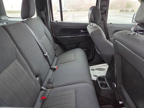 Used 2011 Jeep Liberty Sport AWD/4WD image 34