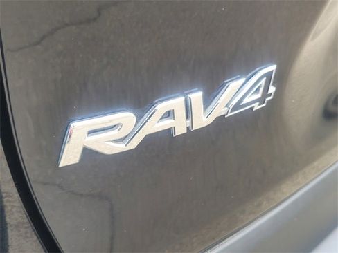 Used 2021 Toyota RAV4 XLE image 16