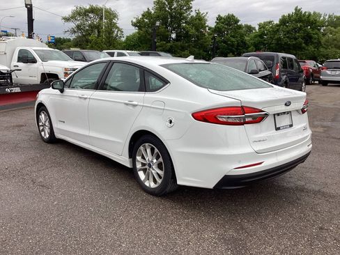 Used 2019 Ford Fusion SE FWD image 12