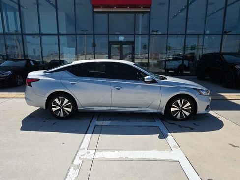 Used 2022 Nissan Altima 2.5 SV image 3