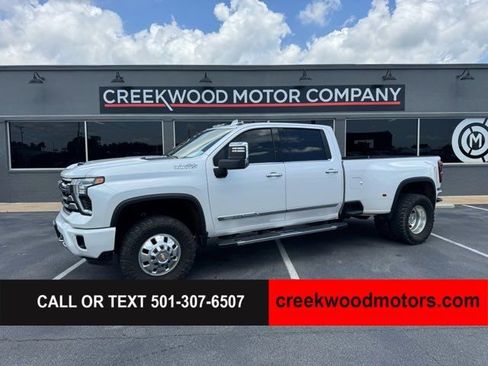 Used 2024 Chevrolet Silverado 3500 High Country w/ Technology Package AWD/4WD image 1