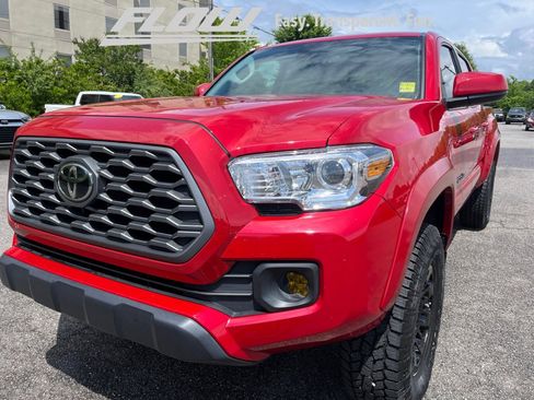 Certified 2023 Toyota Tacoma SR5 AWD/4WD image 28