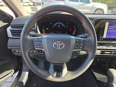 Used 2025 Toyota Camry LE w/ Convenience Package FWD image 28