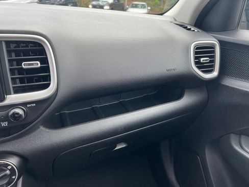 Certified 2022 Hyundai Venue SE FWD image 32