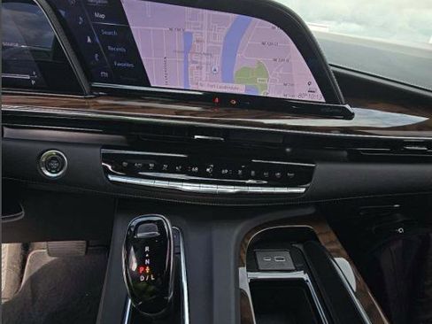 Used 2023 Cadillac Escalade Sport Platinum RWD image 4