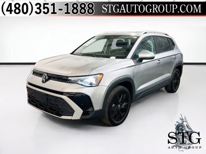 Used 2025 Volkswagen Taos SE w/ Panoramic Sunroof Package