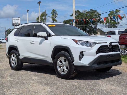 Used 2021 Toyota RAV4 XLE AWD/4WD image 2