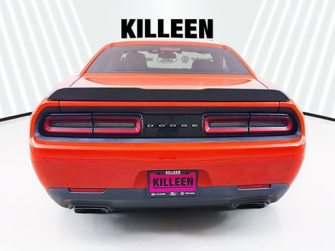 Used 2017 Dodge Challenger R/T image 3