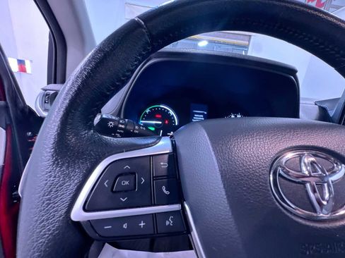 Used 2022 Toyota Sienna XLE image 20