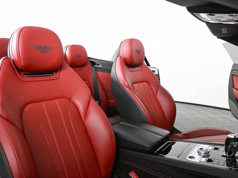Used 2021 Bentley Continental GT V8 image 16