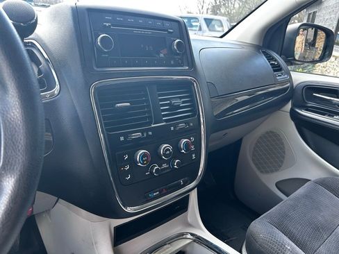 Used 2014 Dodge Grand Caravan SXT FWD image 16