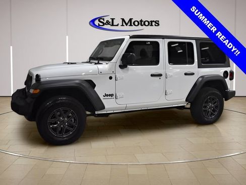 Used 2025 Jeep Wrangler Unlimited Sport AWD/4WD image 4