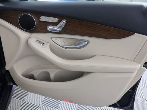 Used 2022 Mercedes-Benz GLC 300 4MATIC w/ Premium Package Lite image 28