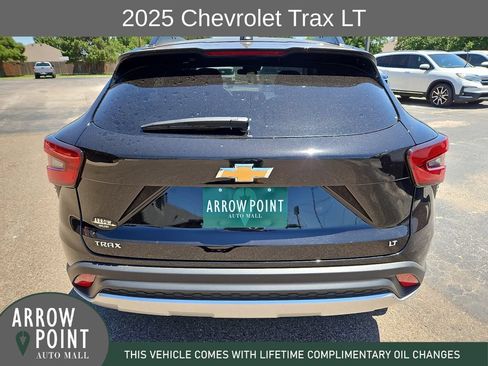 Used 2025 Chevrolet Trax LT FWD image 10