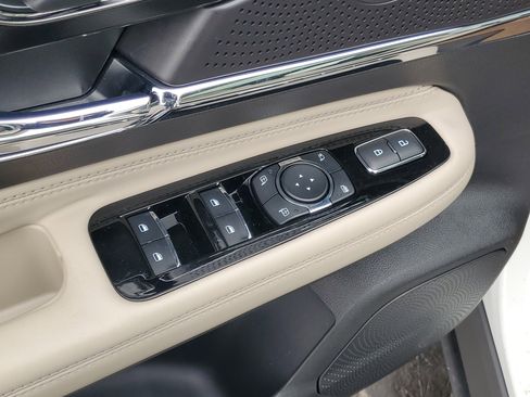 New 2026 Lincoln Corsair Premiere image 10