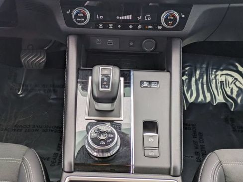 Used 2024 Mitsubishi Outlander SE AWD/4WD image 19