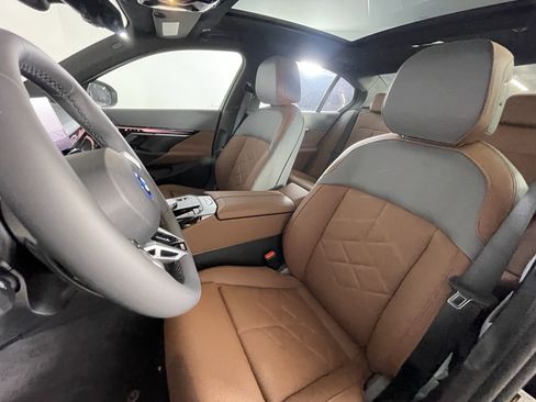 Used 2026 BMW 550e xDrive AWD/4WD image 7
