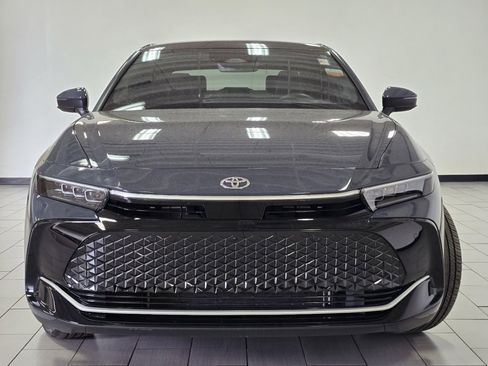 Certified 2025 Toyota Crown Platinum image 13