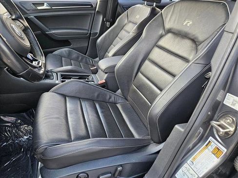 Used 2019 Volkswagen Golf image 16