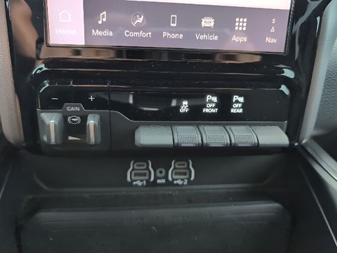 Used 2025 RAM 1500 Big Horn AWD/4WD image 14