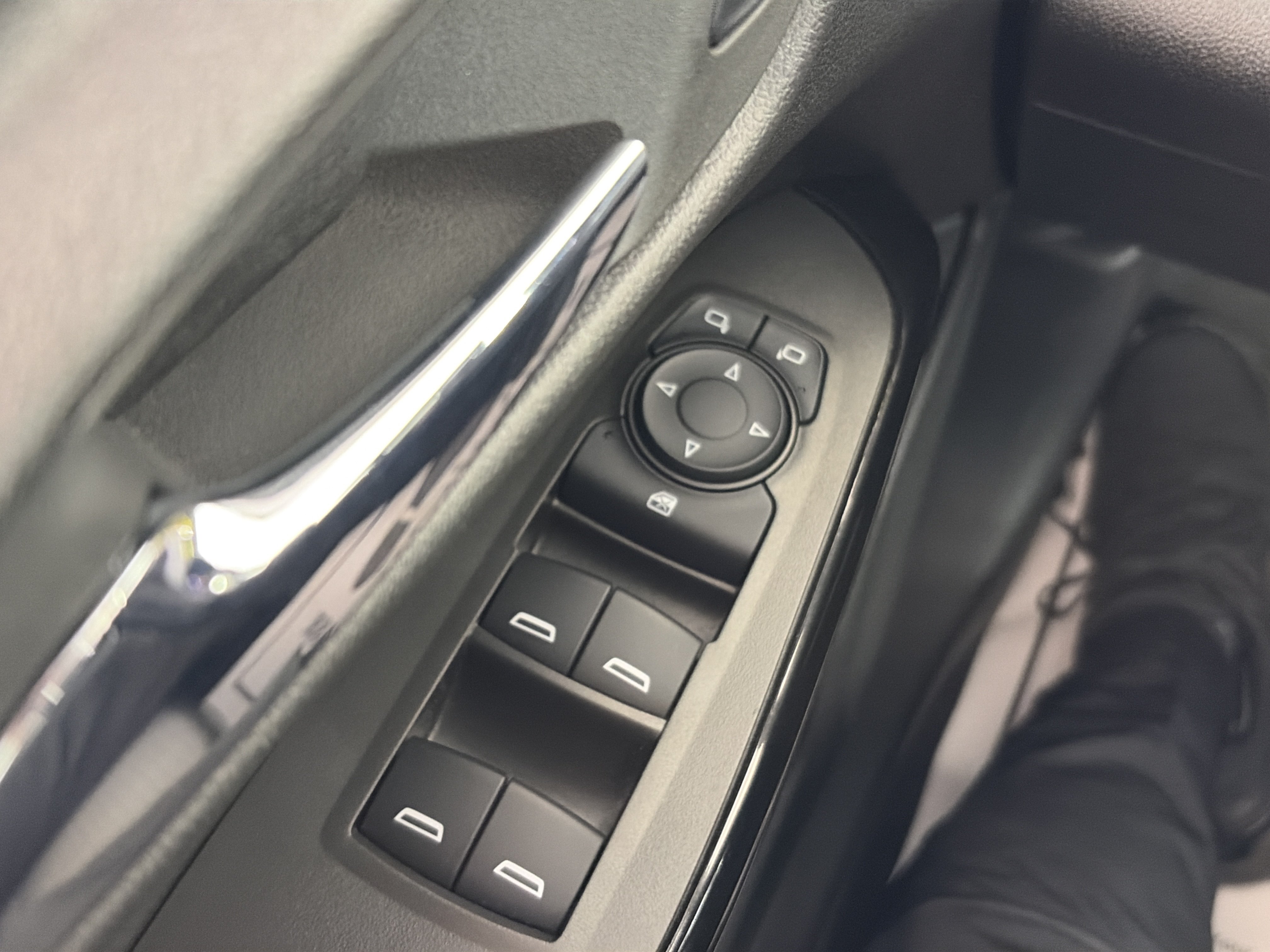 Used 2024 Chevrolet Trax LT w/ Driver Confidence Package FWD image 31