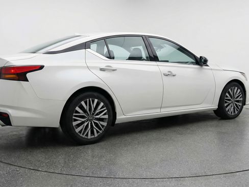 Used 2025 Nissan Altima 2.5 SV image 9