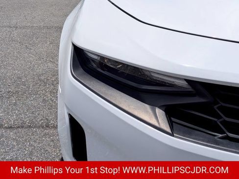 Used 2020 Chevrolet Camaro LT RWD image 9
