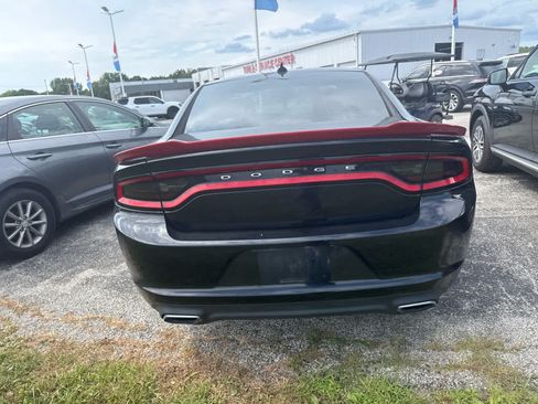 Used 2016 Dodge Charger SXT AWD/4WD image 4