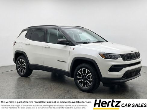 Used 2025 Jeep Compass Trailhawk AWD/4WD image 1