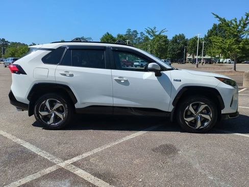 Used 2021 Toyota RAV4 SE w/ Weather & Moonroof Package AWD/4WD image 3