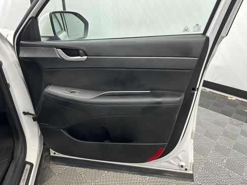 Used 2024 Hyundai Palisade Limited FWD image 13