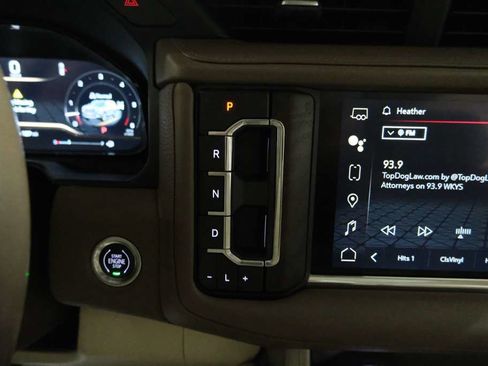 Used 2022 GMC Yukon XL Denali w/ Advanced Technology Package image 32