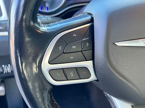 Used 2022 Chrysler 300 Touring L w/ Comfort Group image 16