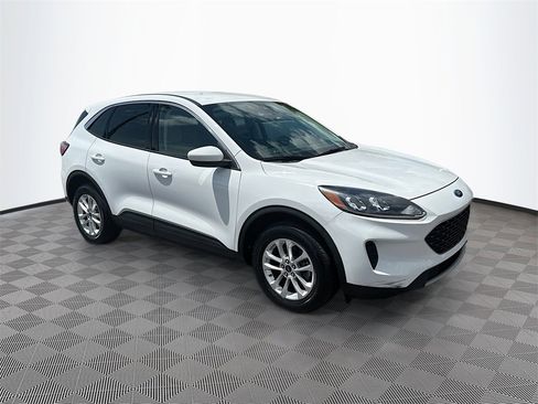 Used 2021 Ford Escape SE image 5