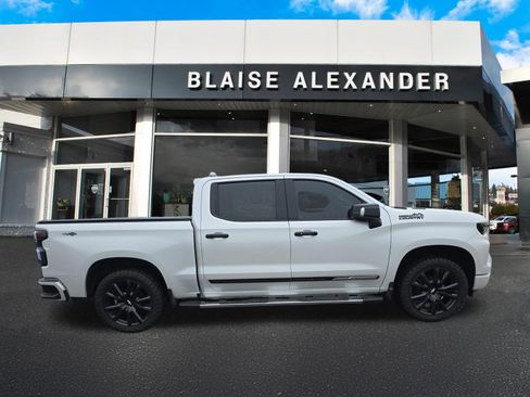 Used 2023 Chevrolet Silverado 1500 High Country w/ High Country Premium Package AWD/4WD image 2