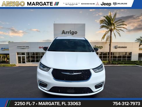 New 2026 Chrysler Pacifica Select FWD image 3