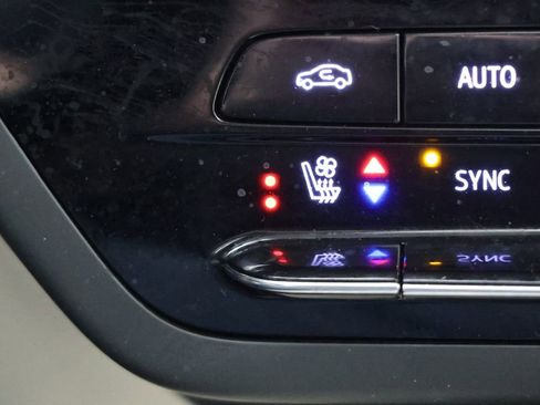 Used 2023 Buick Envision Avenir image 25