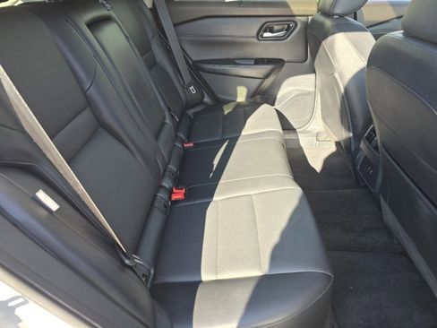 Used 2023 Nissan Rogue SV w/ SV Premium B Package image 19