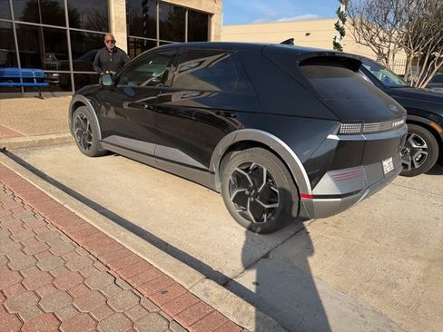 Certified 2023 Hyundai Ioniq 5 Limited w/ Cargo Package image 5