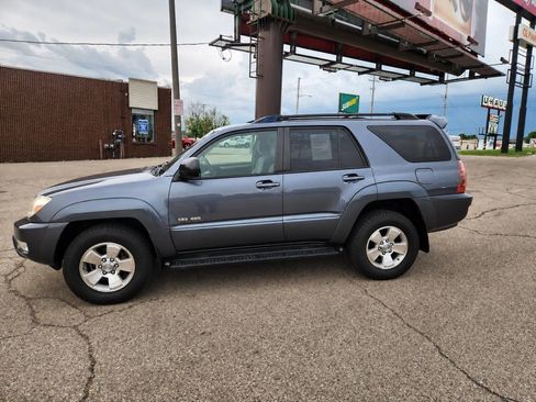 Used 2005 Toyota 4Runner SR5 AWD/4WD image 7