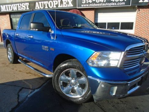 Used 2015 RAM 1500 4x4 Crew Cab Big Horn image 2
