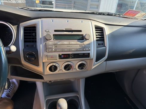 Used 2011 Toyota Tacoma 4x4 Double Cab w/ SR5 Pkg #2 image 4