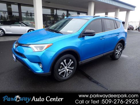 Used 2016 Toyota RAV4 LE image 1