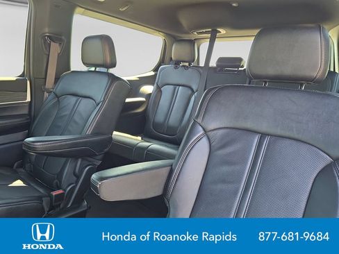 Used 2024 Jeep Wagoneer Series III AWD/4WD image 16