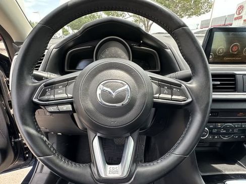 Used 2018 MAZDA MAZDA3 Touring FWD image 12