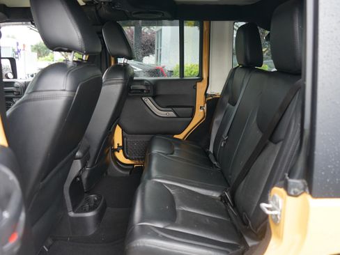 Used 2013 Jeep Wrangler Unlimited Sahara w/ Connectivity Group AWD/4WD image 15