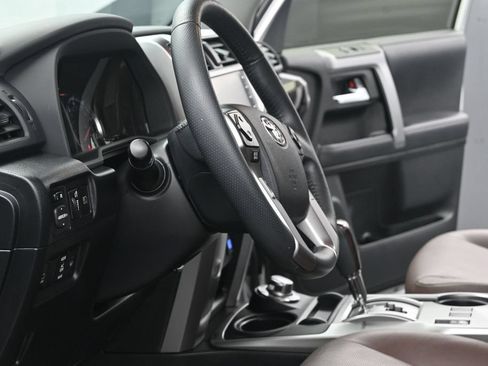 Used 2022 Toyota 4Runner Limited AWD/4WD image 13